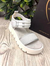 Load image into Gallery viewer, White and silver comb 197 marco tozzi sandal
