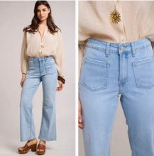 Load image into Gallery viewer, Light denim toxik two pocket jeans
