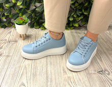 Load image into Gallery viewer, Baby blue platform trainers
