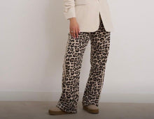 Load image into Gallery viewer, Leopard print kyla side line trouser
