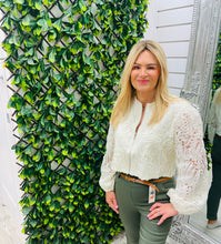 Load image into Gallery viewer, Cream marc angelo zippy half lace jacket
