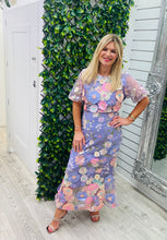 Load image into Gallery viewer, Lilac background 3d flower dress size 14
