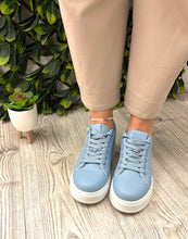 Load image into Gallery viewer, Baby blue platform trainers
