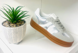 Silver and white chunky trainer 7+8