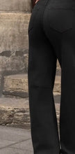 Load image into Gallery viewer, Black folyrose barrel jeans
