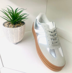 Silver and white chunky trainer 7+8