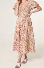 Load image into Gallery viewer, Floral shirred midi dress
