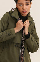 Load image into Gallery viewer, Green with internal leopard raincoat
