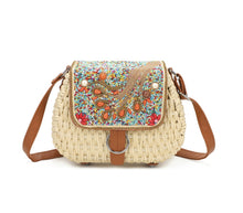 Load image into Gallery viewer, Beige or white j6520 straw crossbody handbag
