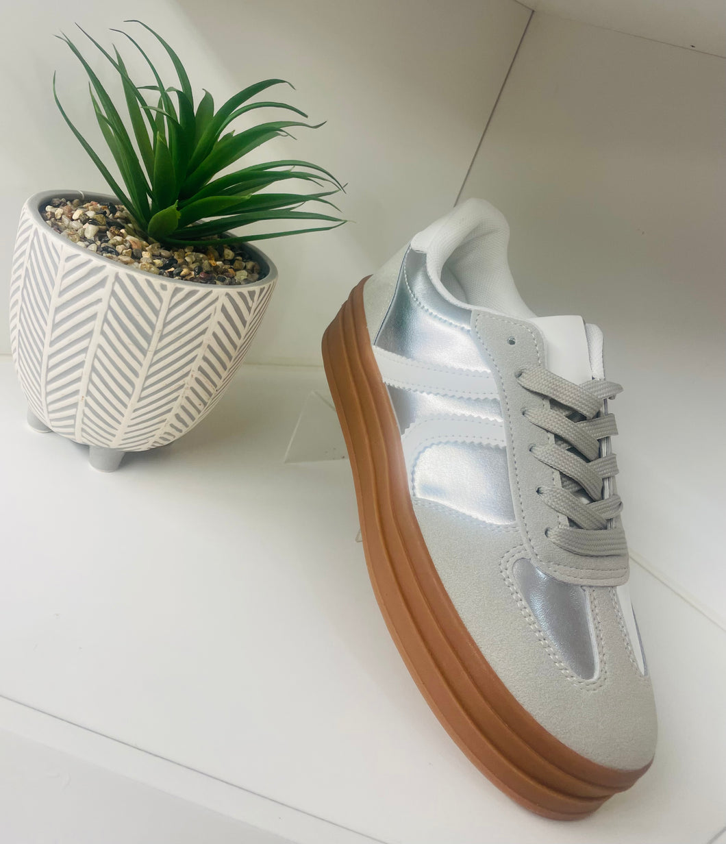 Silver and white chunky trainer 7+8