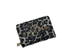Load image into Gallery viewer, Leopard dark, black or light brown 501m purse
