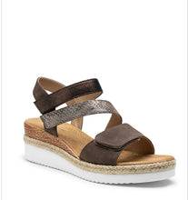 Load image into Gallery viewer, Brown or beige criss cross lg sandal
