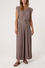 Load image into Gallery viewer, Mocha or blue pleated pad shoulder jumsuit
