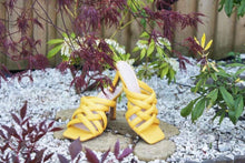 Load image into Gallery viewer, Yellow mule heel 7&amp;8
