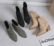 Load image into Gallery viewer, Black boot size 8
